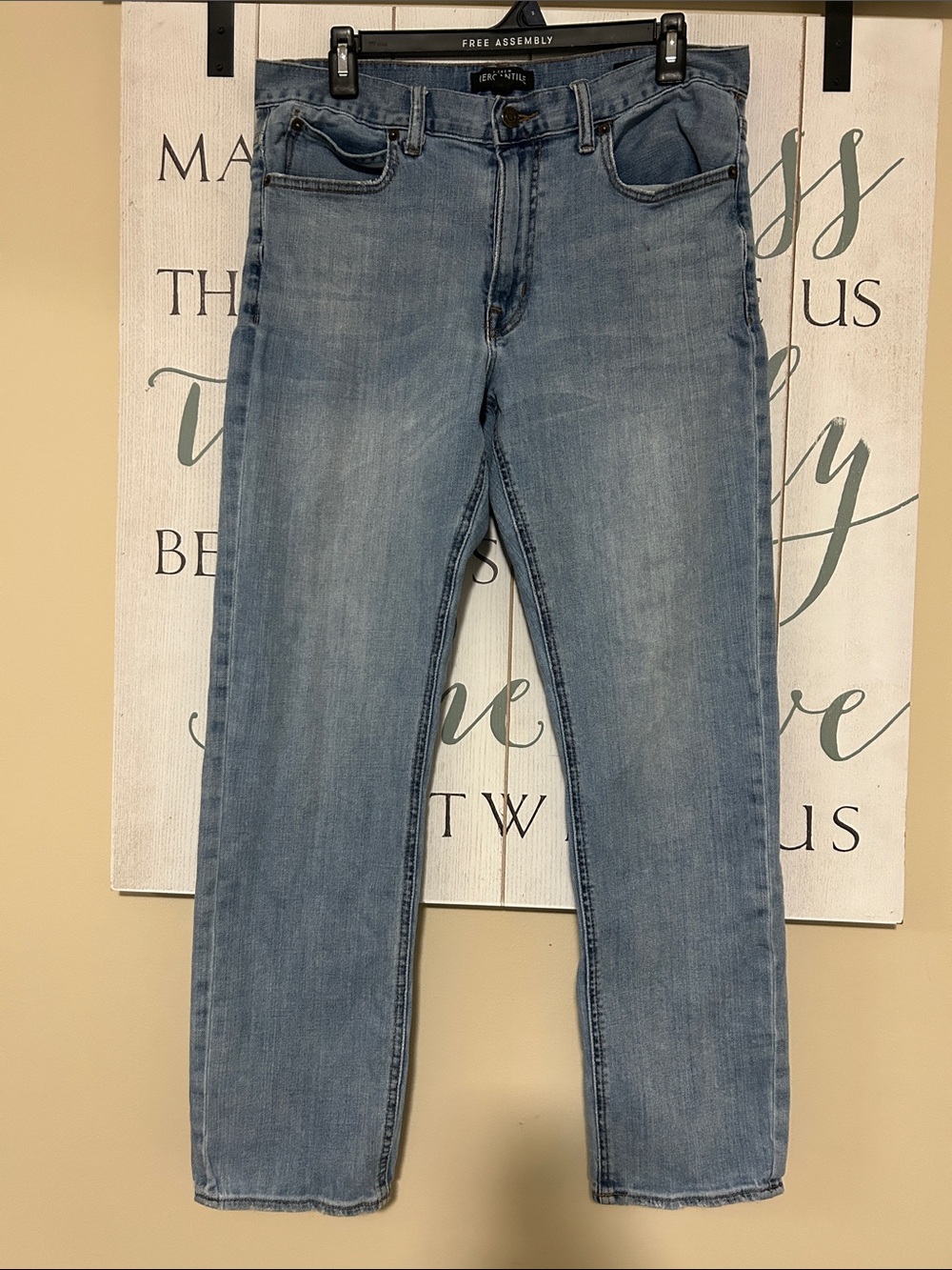 J Crew mercantile flex straight leg Men's Lightwash Jeans, size 32/30